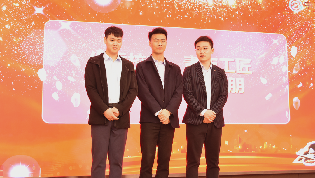 中觀自動(dòng)化項(xiàng)目經(jīng)理龔玉、應(yīng)用部門(mén)經(jīng)理李飛、高級(jí)銷(xiāo)售經(jīng)理周朋作為“優(yōu)秀校友、青年工匠”代表，分享了各自的成長(zhǎng)歷程